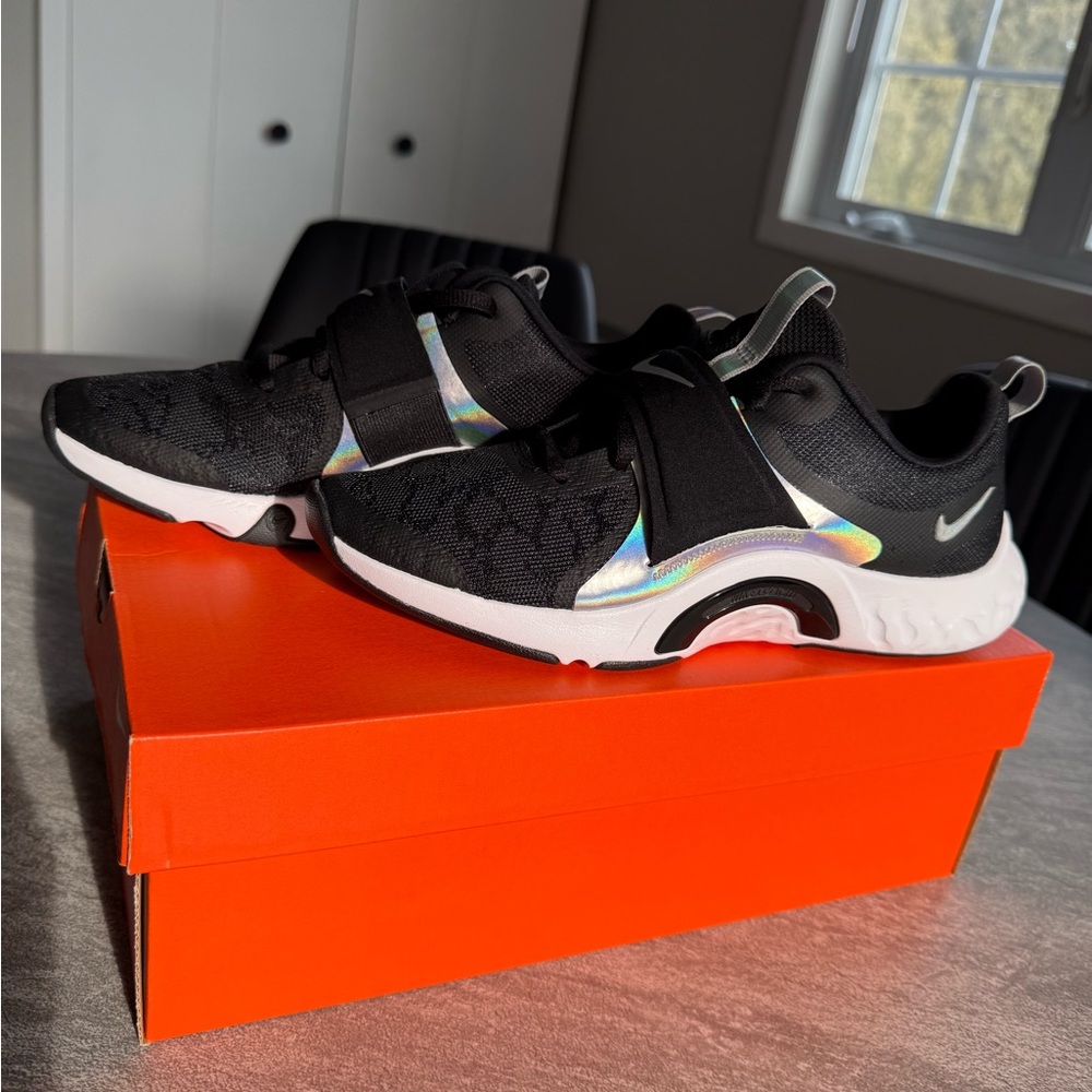 Nike Black Sneakers Modern Athletic Design